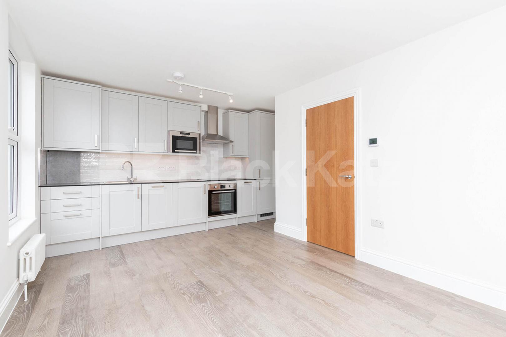 Smart and modern 1 bedroom property close to Victoria line station zone 2 Moray Road, Finsbury Park